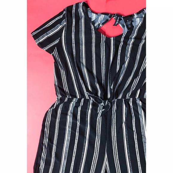 Black White Striped Jumpsuit Small Keyhole Back Soft Material Classic Neutral - Picture 2 of 4